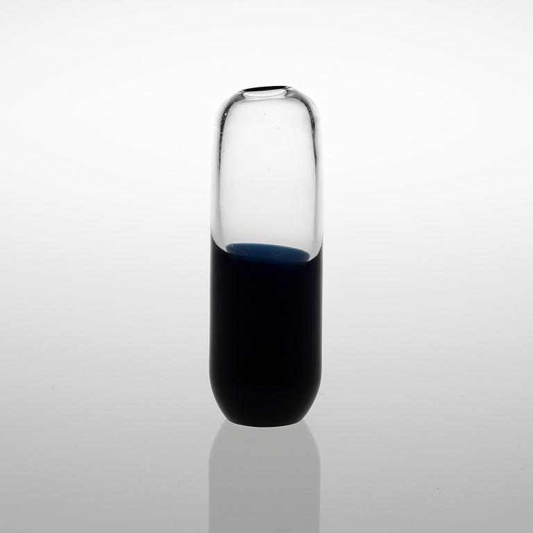 TIMO SARPANEVA, TVÅ GLASSKULPTURER, 3598, Sign. Timo Sarpaneva, Iittala  -57. Mindre skulpturen osignerad.