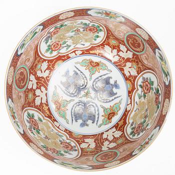 A large Japanese imari porcelain punch bowl, 19th century.