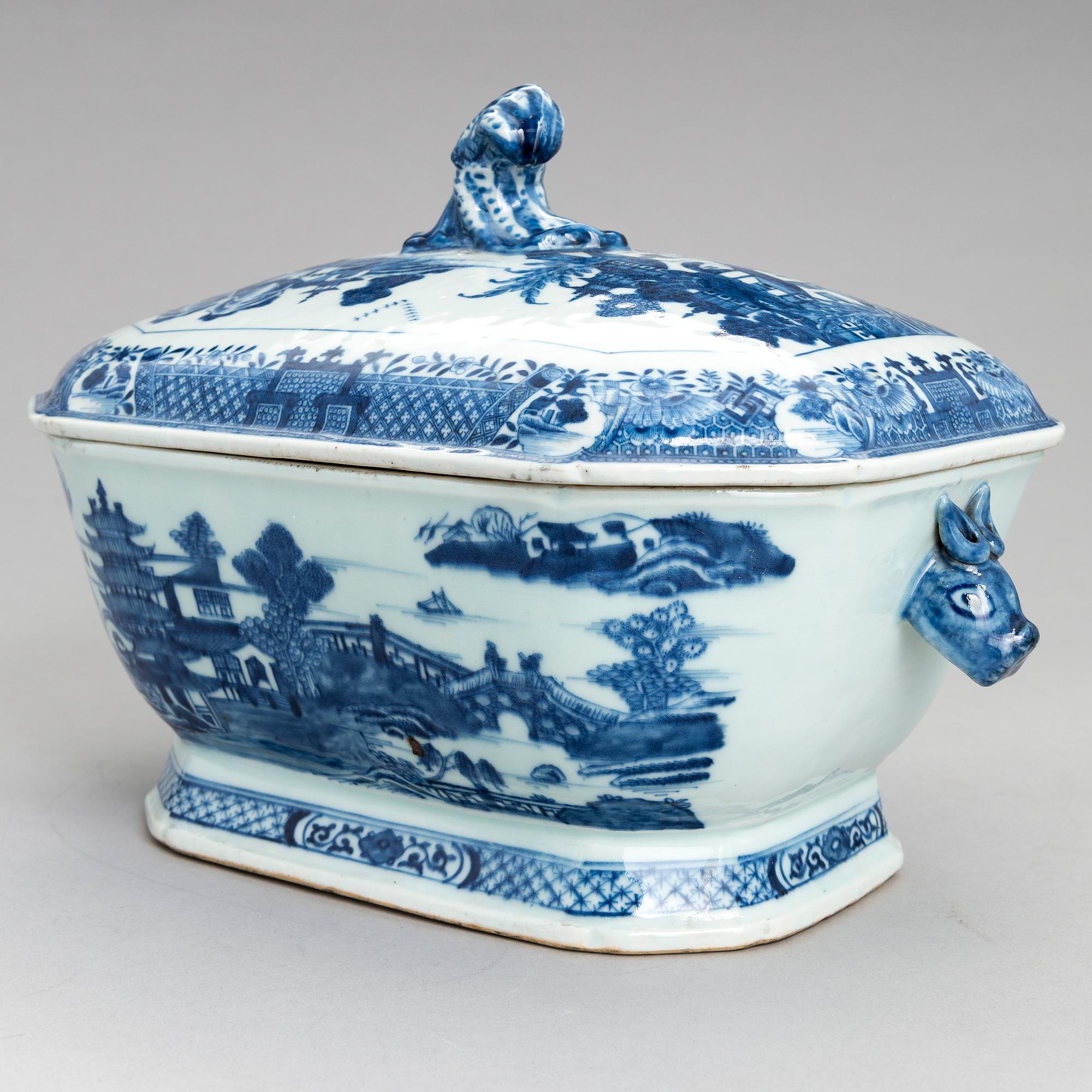 TERRIN med LOCK, kompaniporslin. Qing dynastin, Qianlong (1736-1795), Kina.