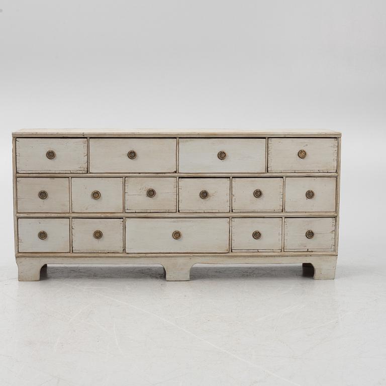 A chest of drawers, 19th century.