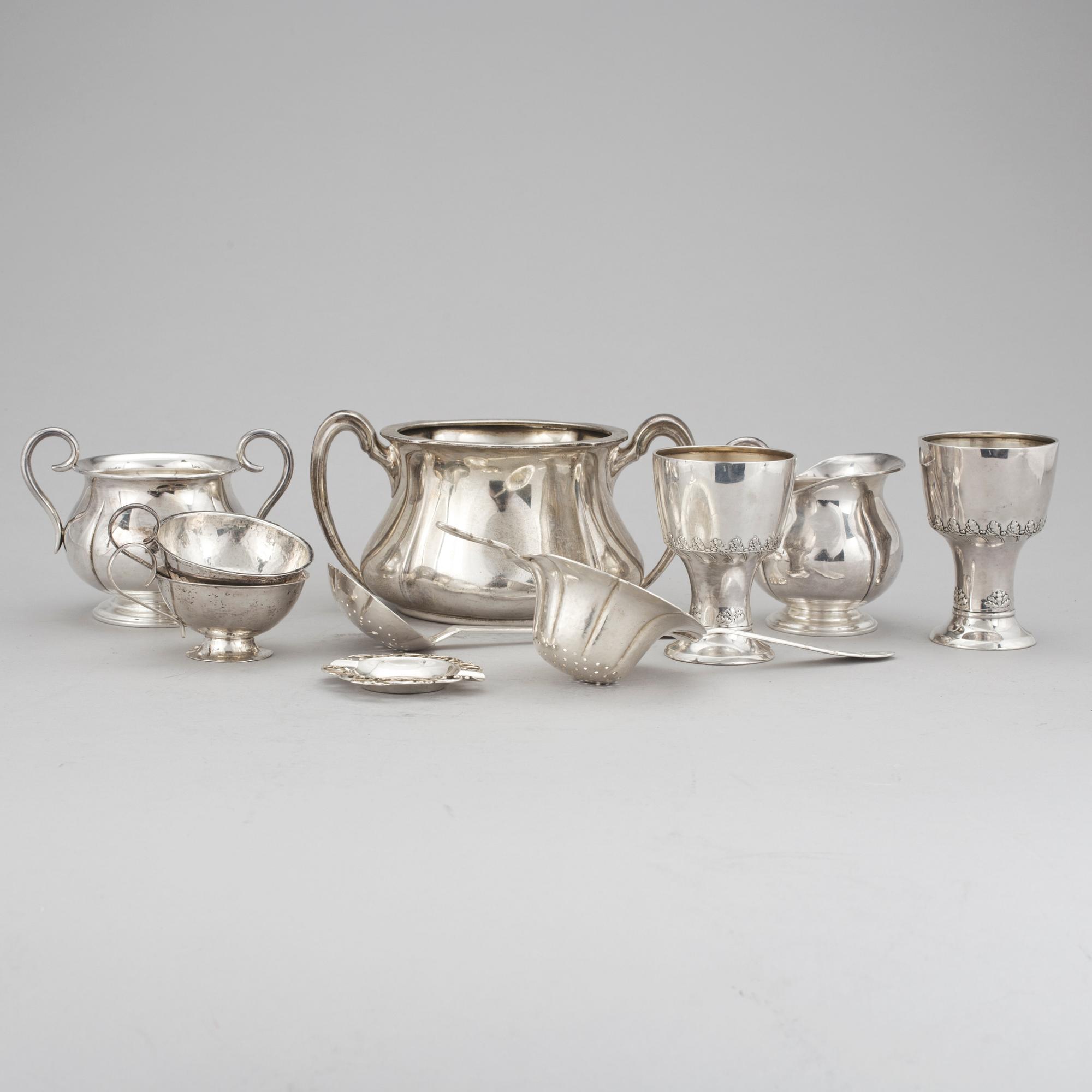 PARTI SILVER, silver 10 st, bland annat sockerskål av CG Hallberg, Stockholm. Vikt ca 805 g.
