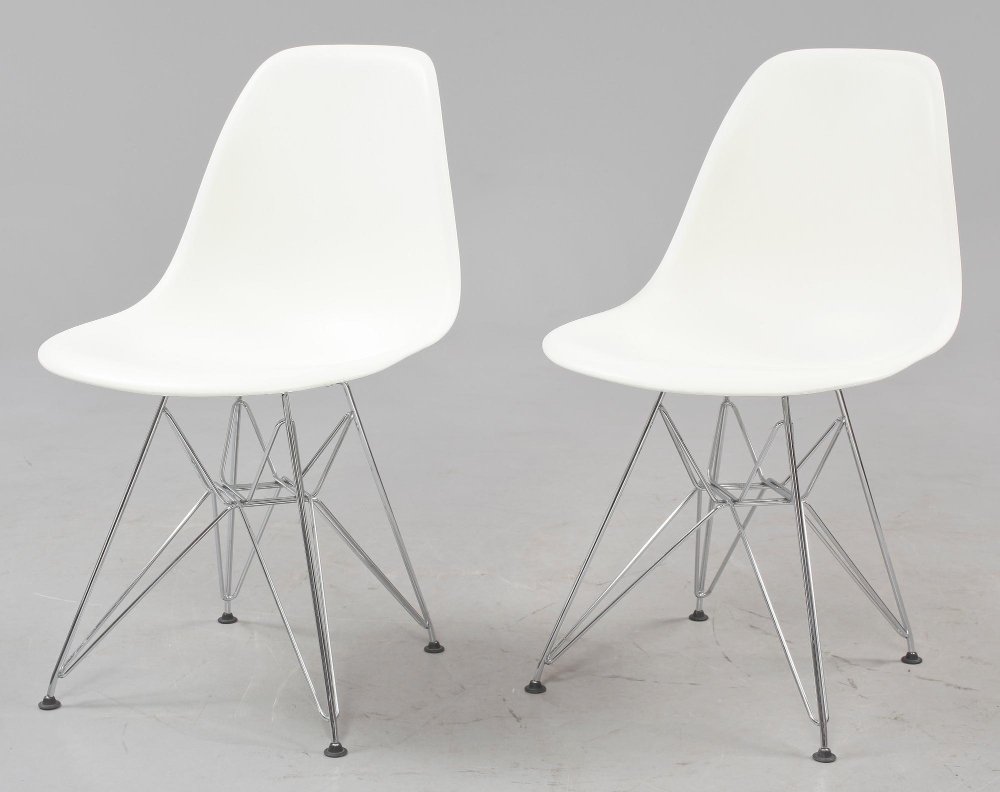STOLAR, ett par, "Plastic chair", Charles och Ray Eames, Vitra 2004.