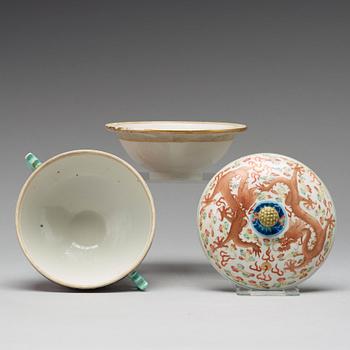 A pair of warmer pots with cover and liners, Qing dynasty, Guangxu (1875-1908).