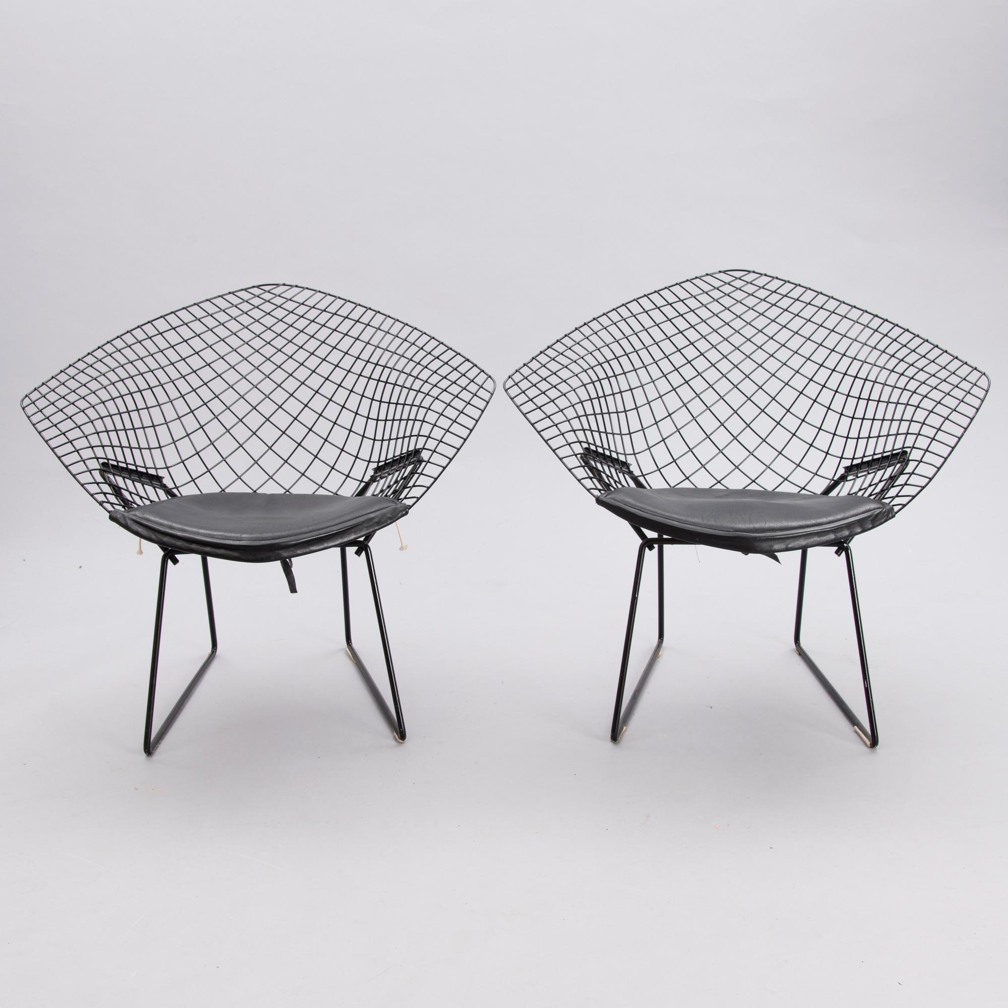 HARRY BERTOIA, STOLAR, ett par, "Diamond Chair". Modellen formgiven år 1952.