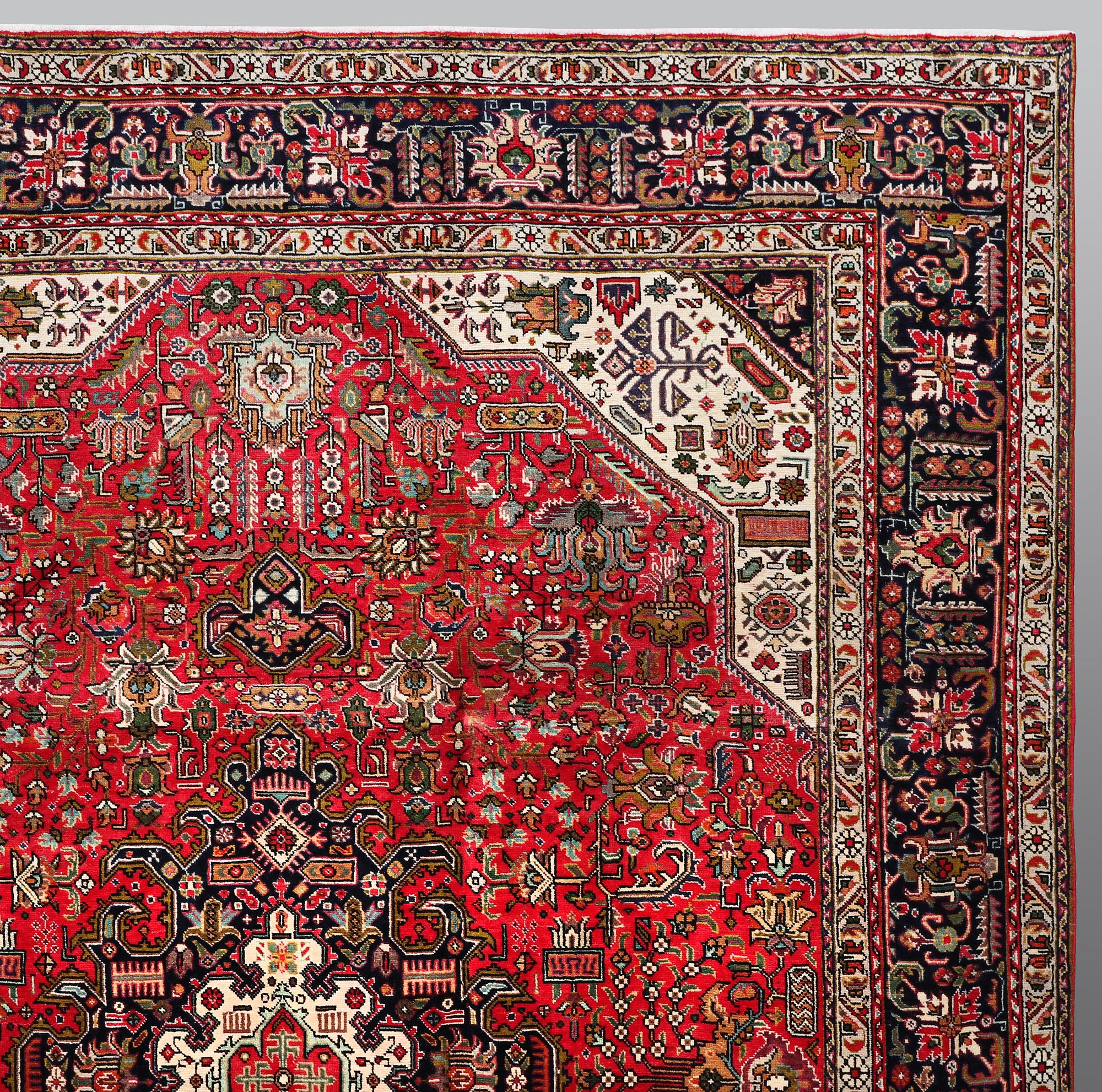 Matta, Täbris, ca 332 x 250 cm.