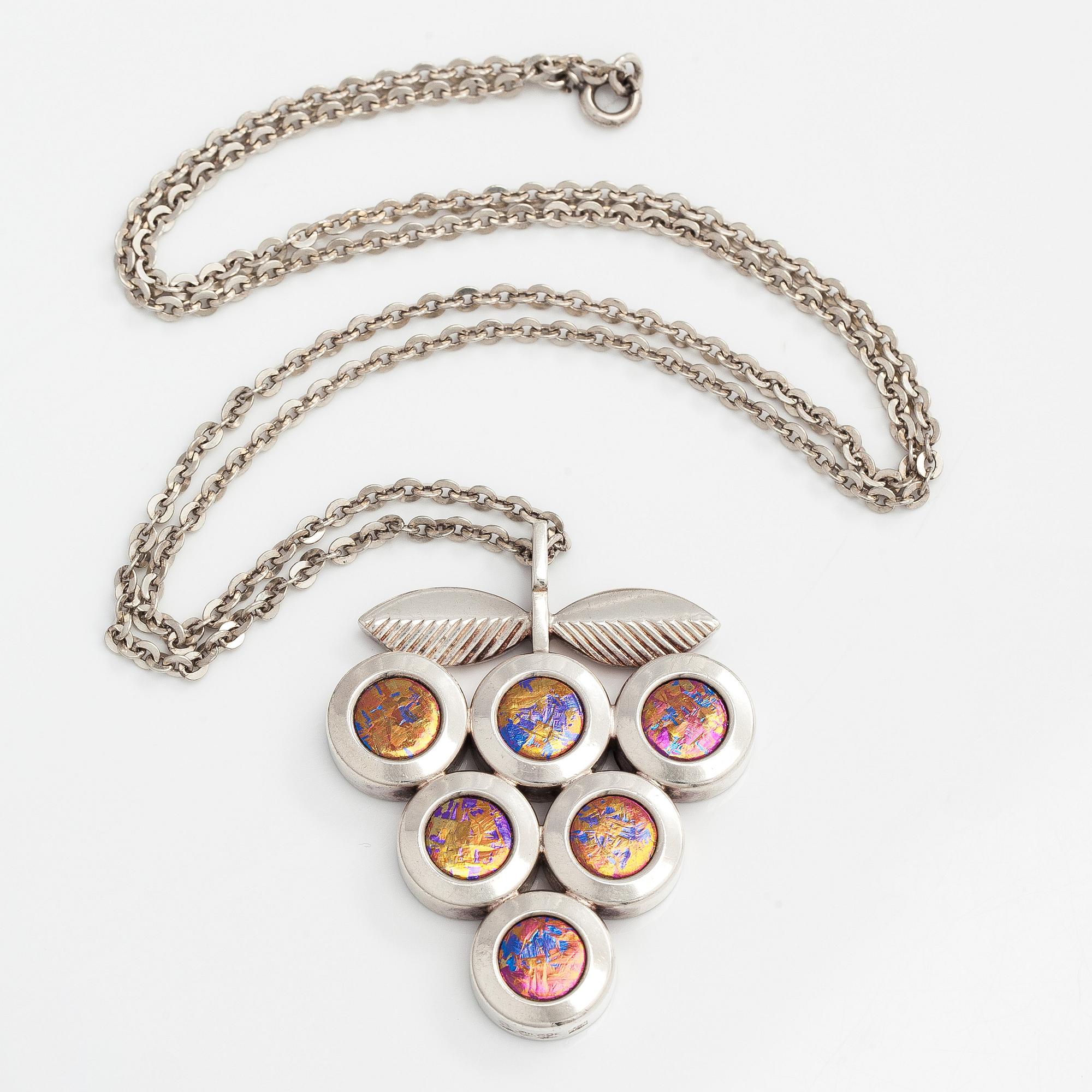 Nanny Still, hänge, silver, titan.