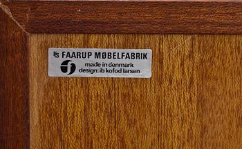 SIDEBOARD, Ib Kofoed Larsen, Faarup Möbelfabrik. Danmark, 1960-tal.