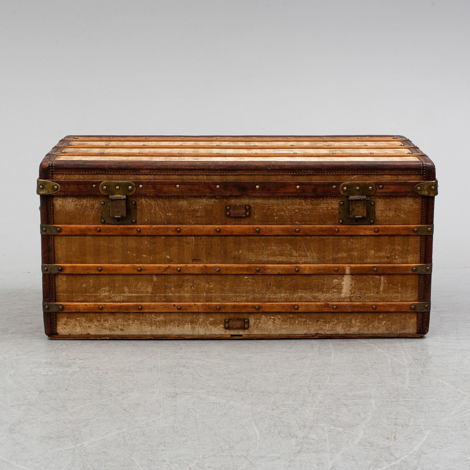 LOUIS VUITTON, a French travel trunk, late 19th Century.