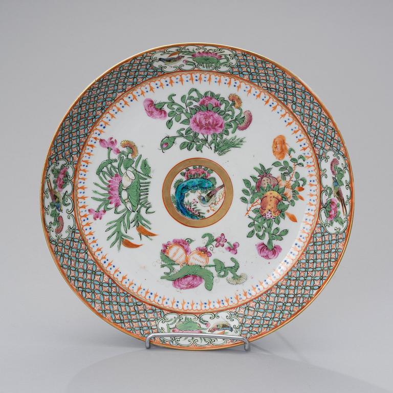 A CHINESE XIANFENG (1851-1861) PORCELAIN PLATE.