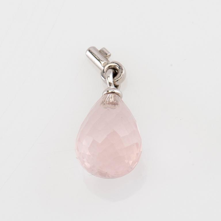Ole Lynggaard, Nyckelhängen 3 st 18K vitguld med fasetterad bergkristall, rosenkvarts, diamant samt odlad pärla.