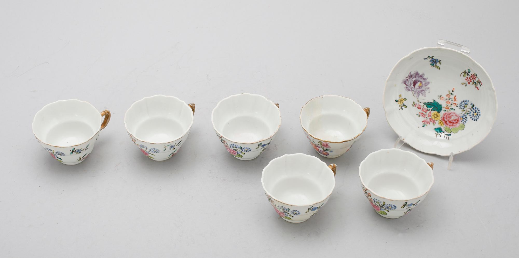 TEKOPPAR, 6 st samt 1 FAT, porslin, Kina, Qianlong (1735-1796).
