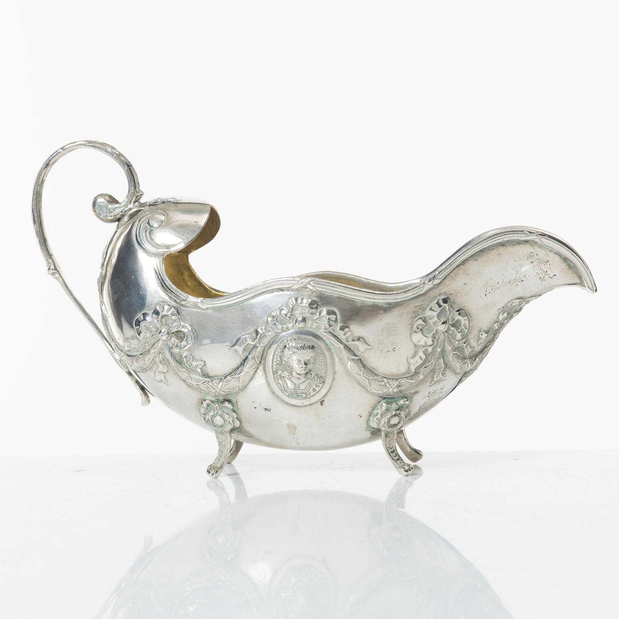 A Rococo style silver sauce boat with dish, 20th Century.