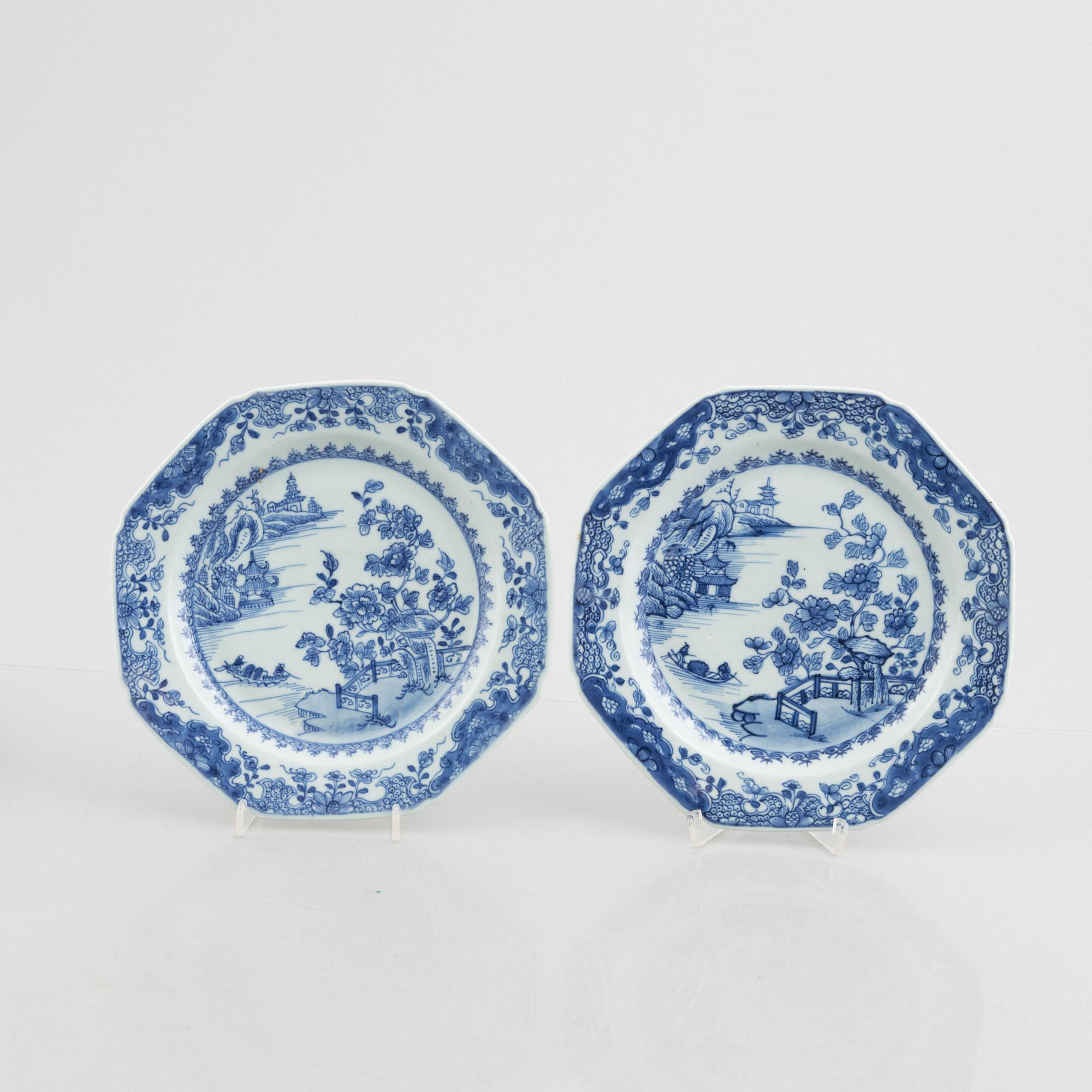 Eleven pieces of Chinese blue and white porcelain, Qing dynasty, 18th-19th century.