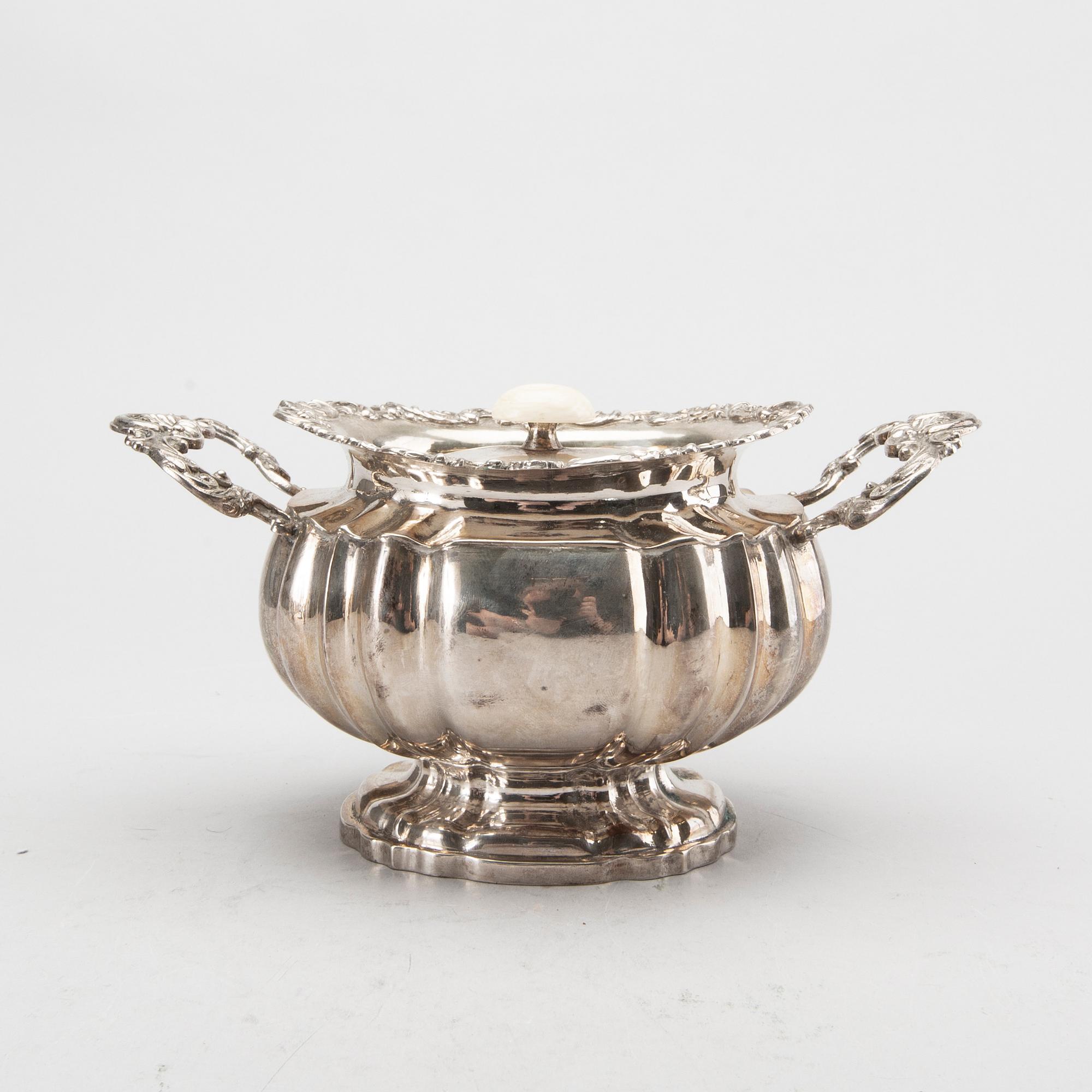 A Russian 3 pcs sivler teaservice assayermakr of N L Dubrovin Moscow 1840, totla weight ca 1450 gr.