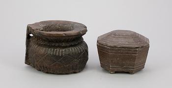 MORTEL samt ASK med LOCK, 2 delar, trä samt kalksten, bl.a 1800-tal.