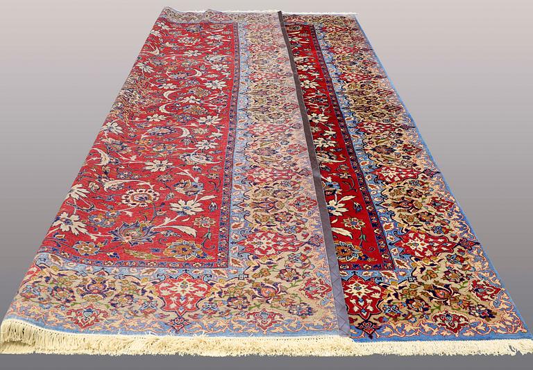 A CARPET, Esfahan, ca 460 x 320 cm.