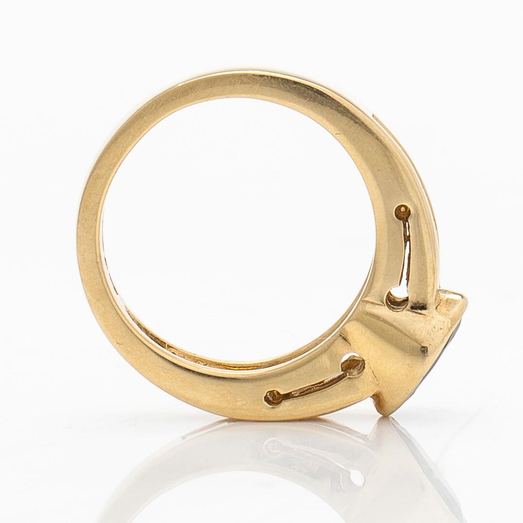 An 18K gold ring with an oval sapphire and baguette-cut diamonds. Finnish hallmarks, year 2000.