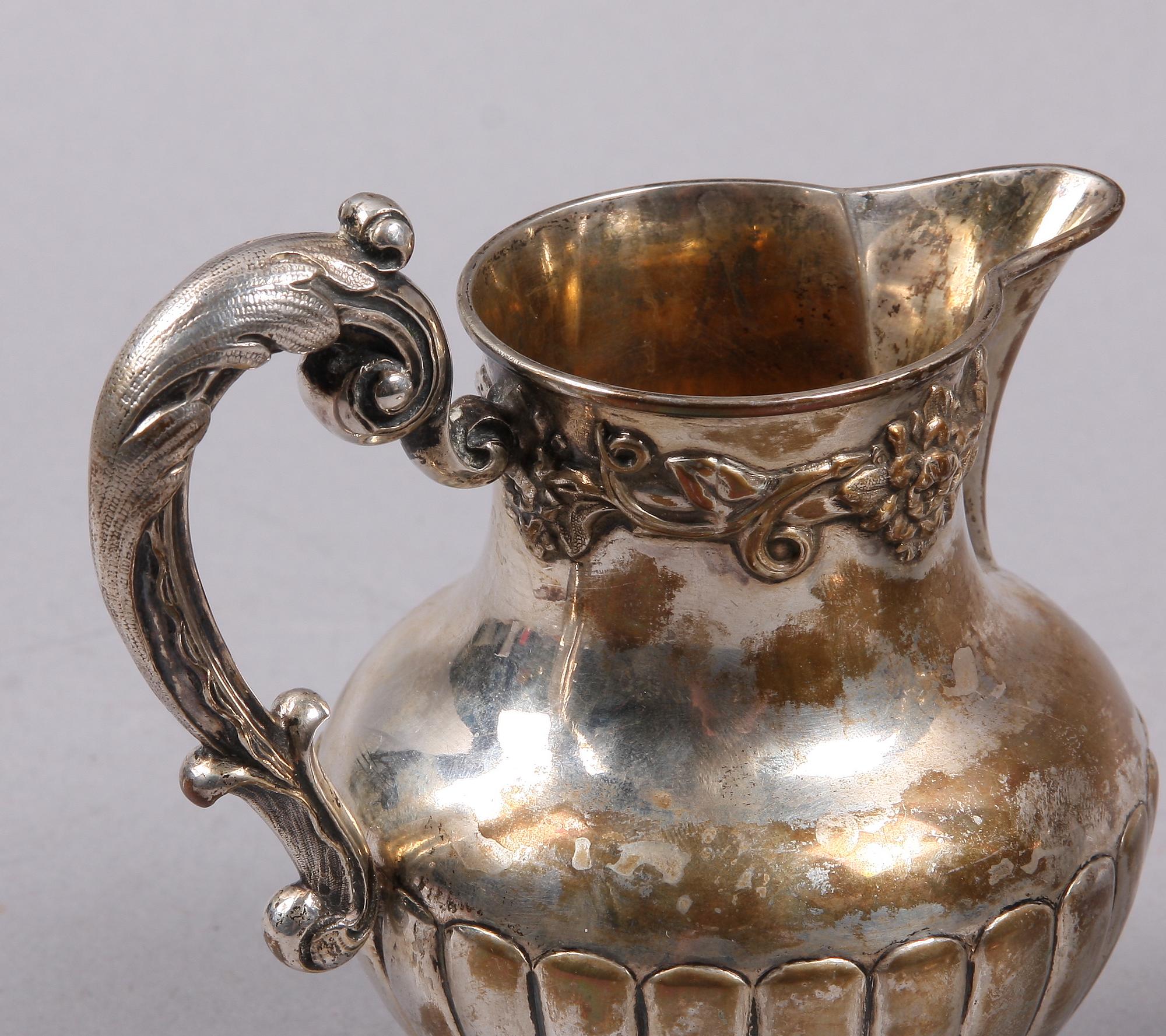 KAFFEKANNA OCH GRÄDDKANNA, silver, Möllenborg, Stockholm 1915.