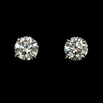 ÖRHÄNGEN, vitguld 18K, briljantslipade diamanter tot. 0,92 ct. Vikt 3,1 g. Intyg.