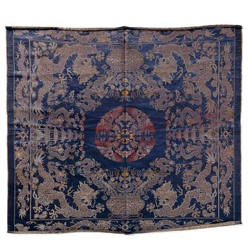 1189. A silk blue-ground brocade panel, late Qing dynasty/early 20th century.