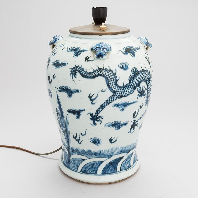 A Chinese table light, late 19th century.