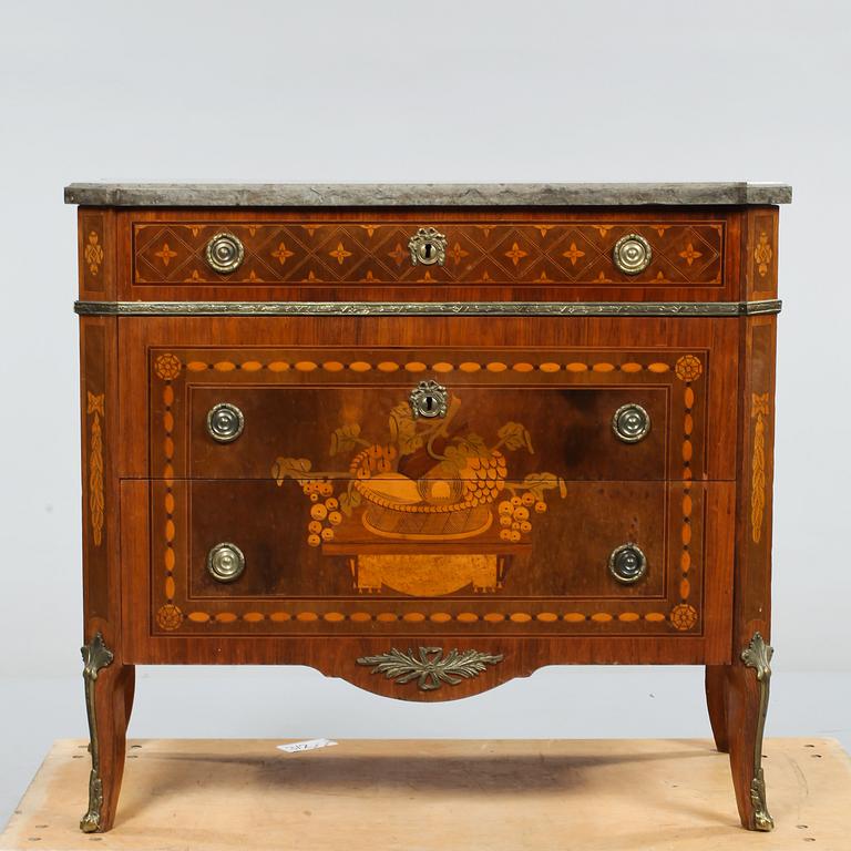 BYRÅ, gustaviansk stil, 1900-talets första hälft.