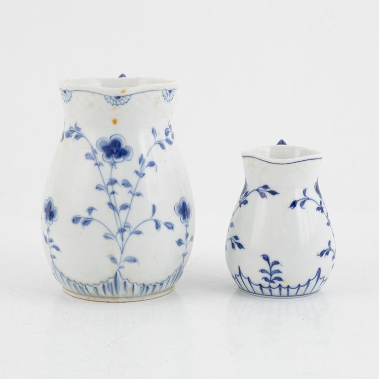 A porcelain service, 41 pieces, "Sommarfugl", Bing & Grøndahl, Denmark.