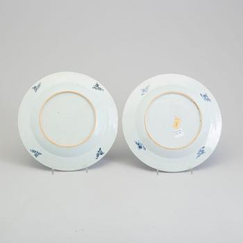 A pair of blue and white export porcelain plates, Qing dynasty, Qianlong (1736-95).