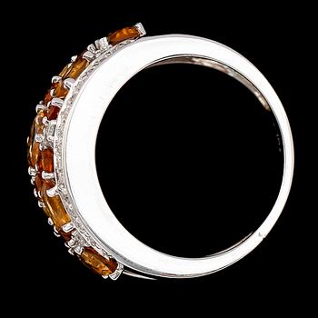 RING, 10K vitguld, diamanter 0.18 ct samt citriner.