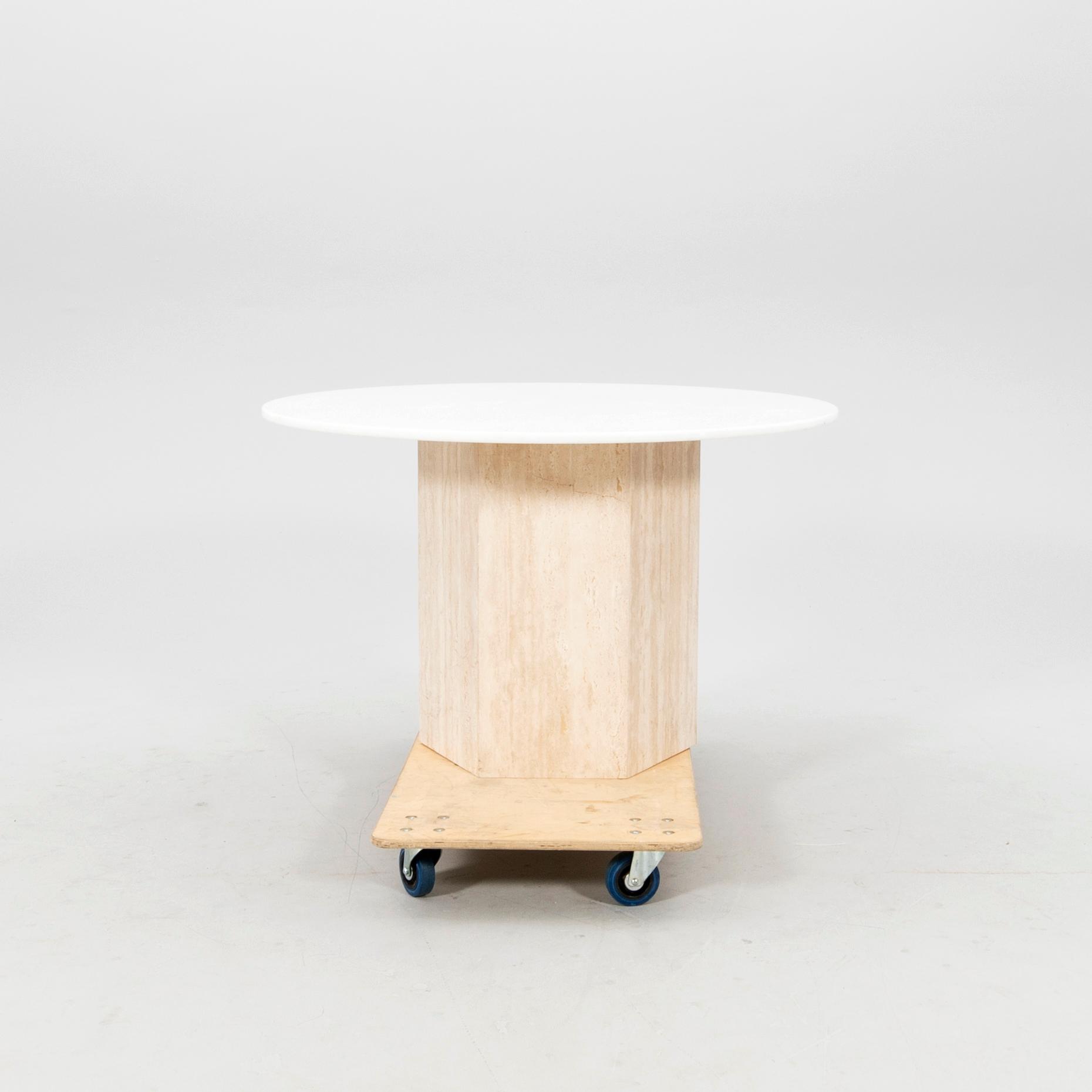 Matbord sent 1900-tal/2000-tal.