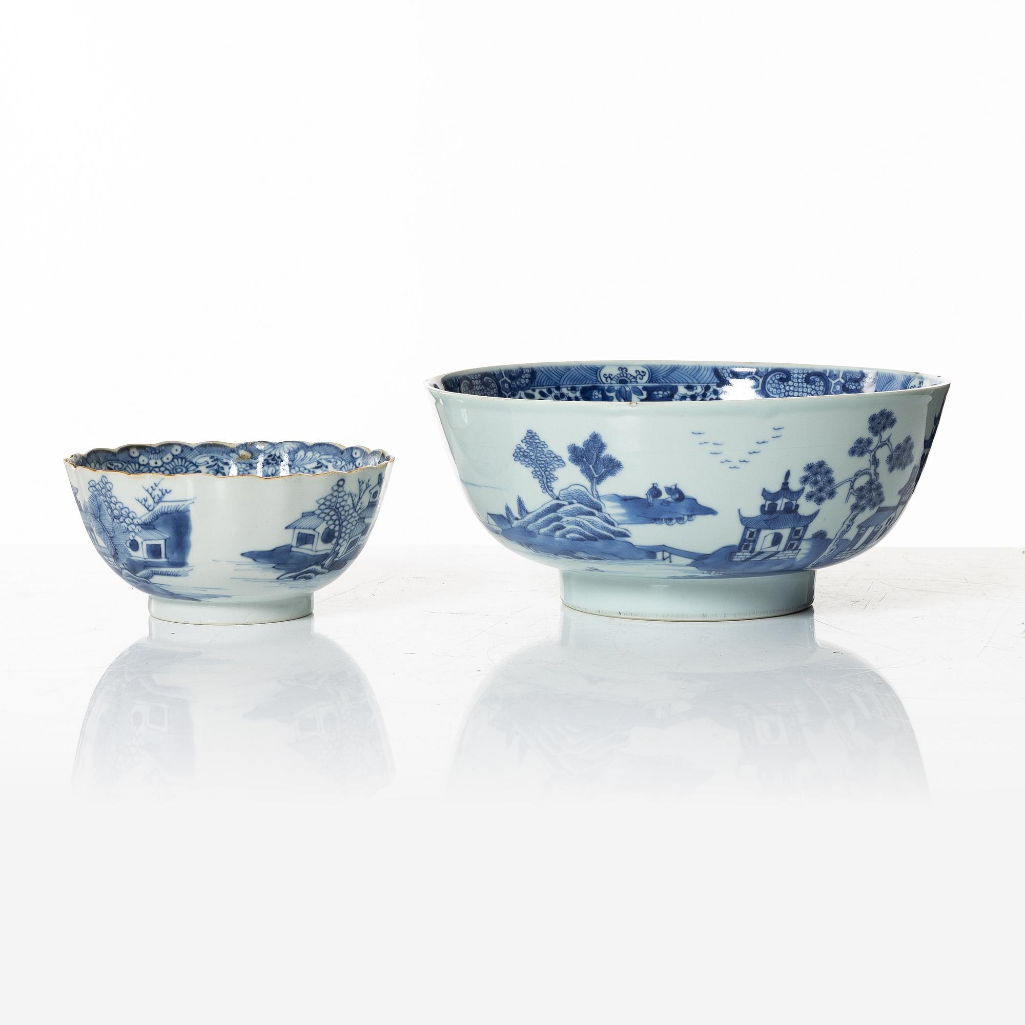 A set of five Chinese export porcelain bowls, Qing dynasty, Qianlong (1736-95).