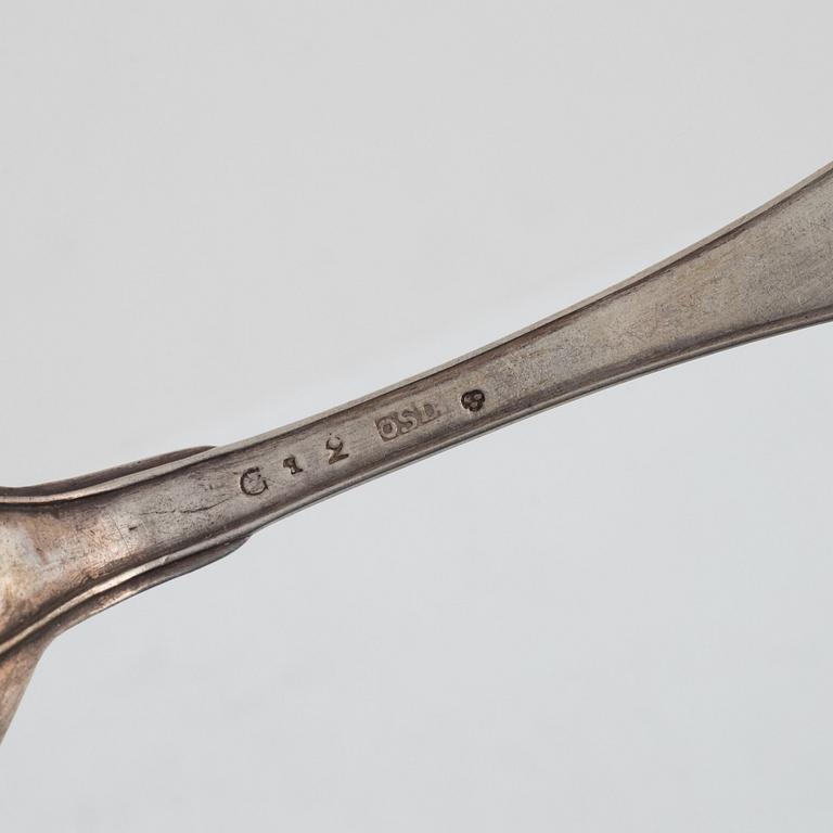 Ragusked, silver, Johan Malmstedt, Göteborg, 1816, samt fem skedar och två gafflar, silver.
