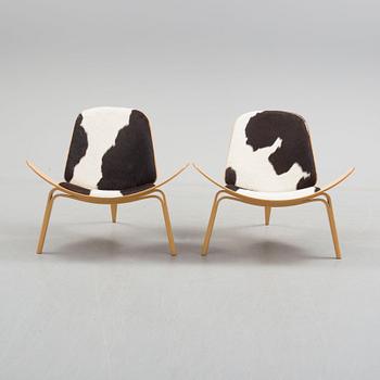 HANS J WEGNER, LOUNGE CHAIRS, a pair, "CH07" SHELL CHAIR, Carl Hansen & Søn, Odense, Denmark.