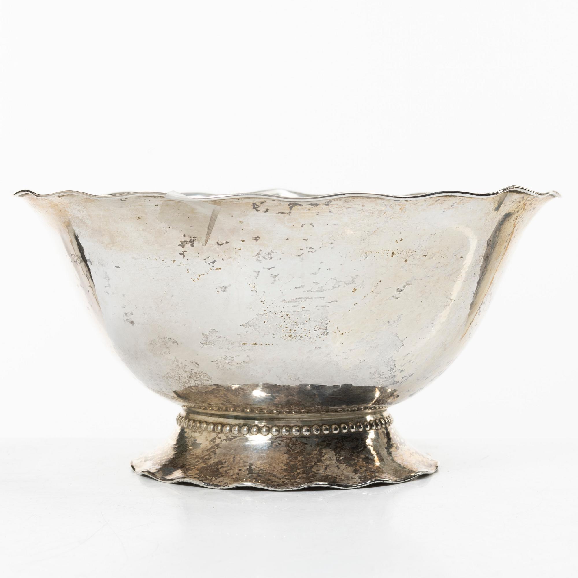 C.G. Hallberg, Skål, silver, Stockholm 1944.