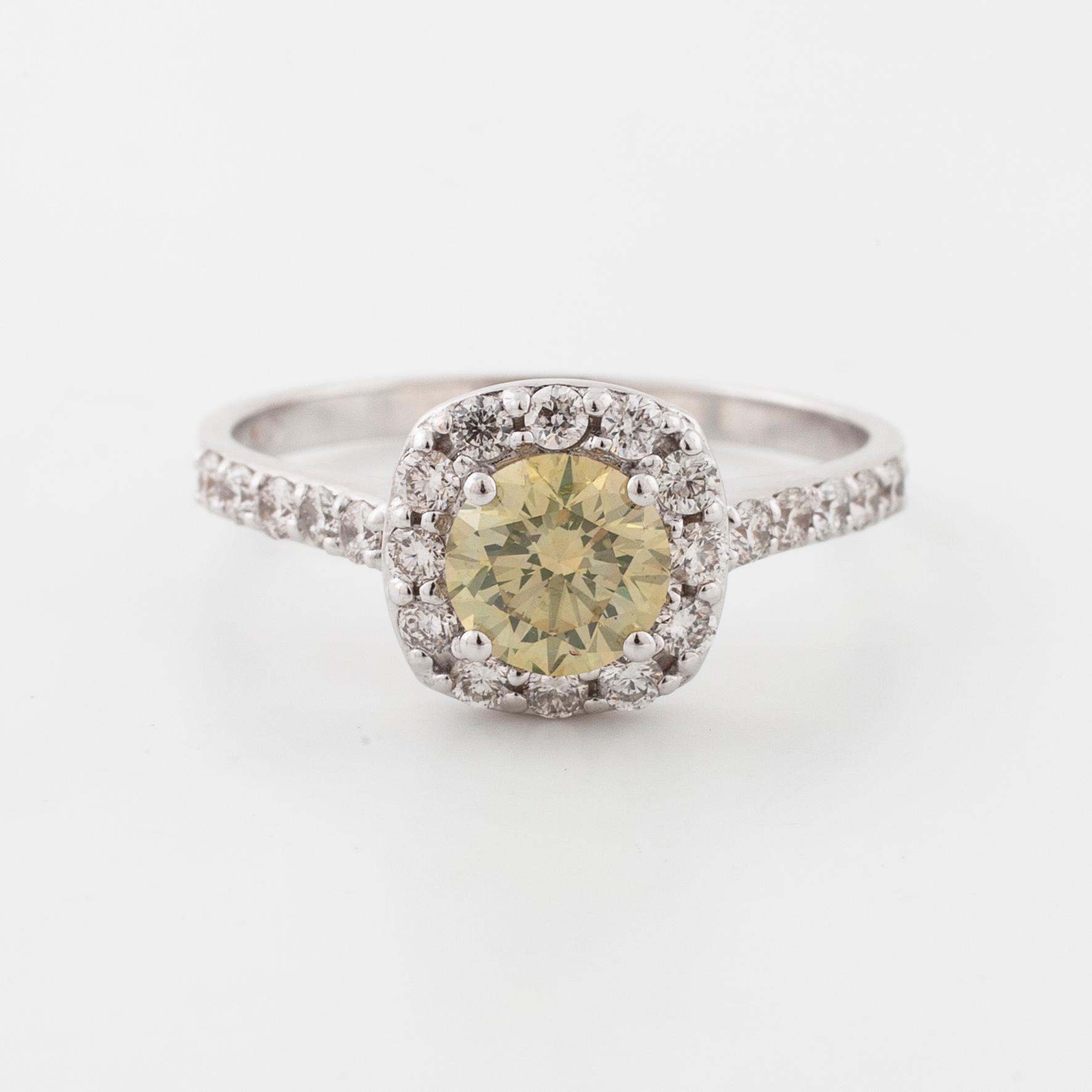 RING, med briljantslipade diamanter totalt ca 0.70 ct +0.30 ct.