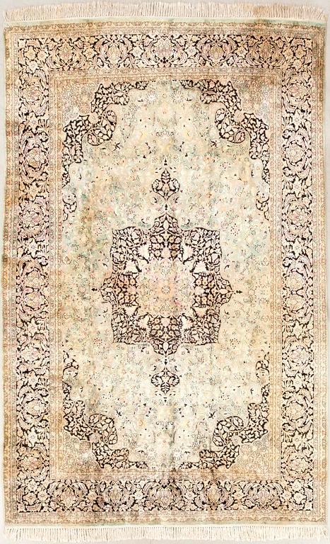 Matta Kashmir old silke ca 330x210 cm.