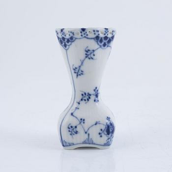 Service parts, 21 pieces, porcelain, "Musselmalet", full and half lace, Royal Copenhagen, Denmark.