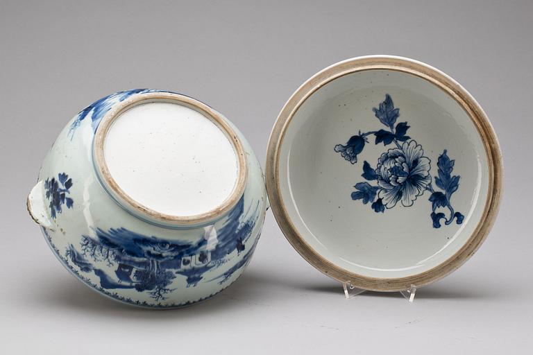 TERRIN MED LOCK, porslin, Kina 1800-tal.