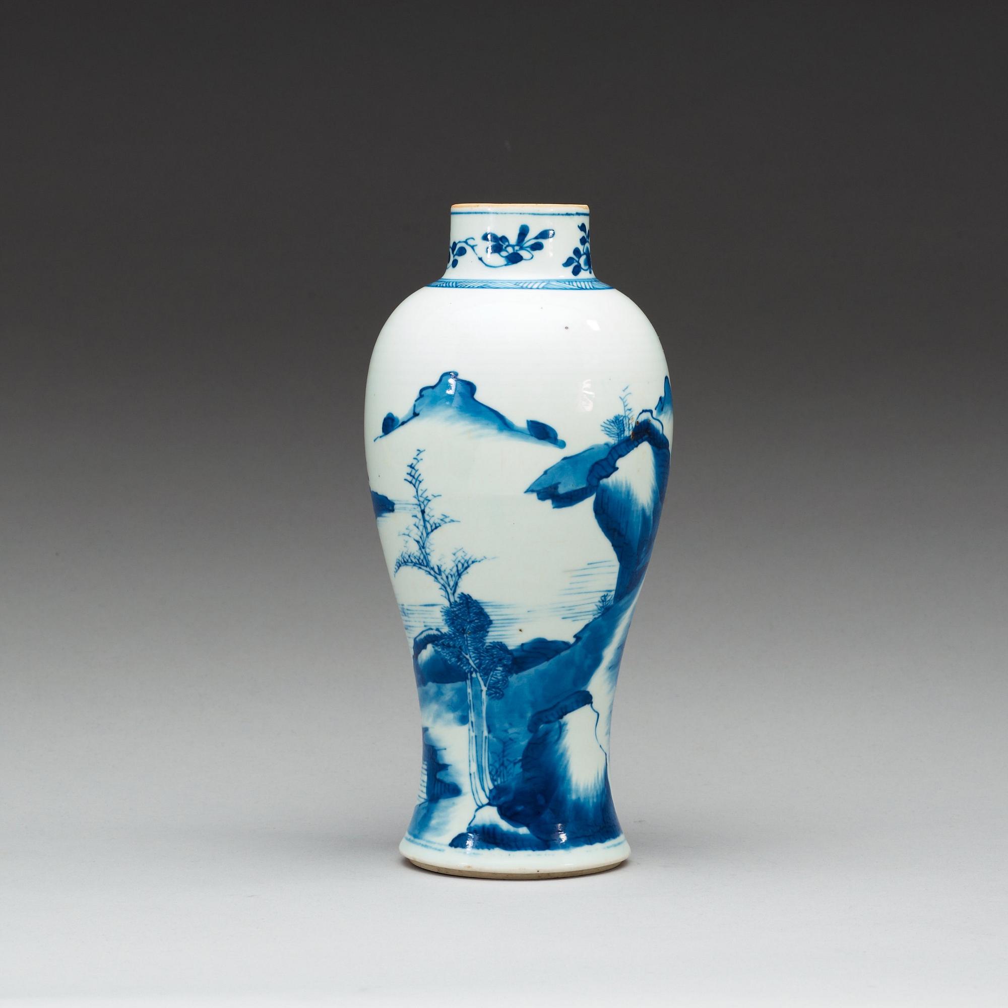 VAS, porslin. Qing dynastin, Kangxi (1662-1722).