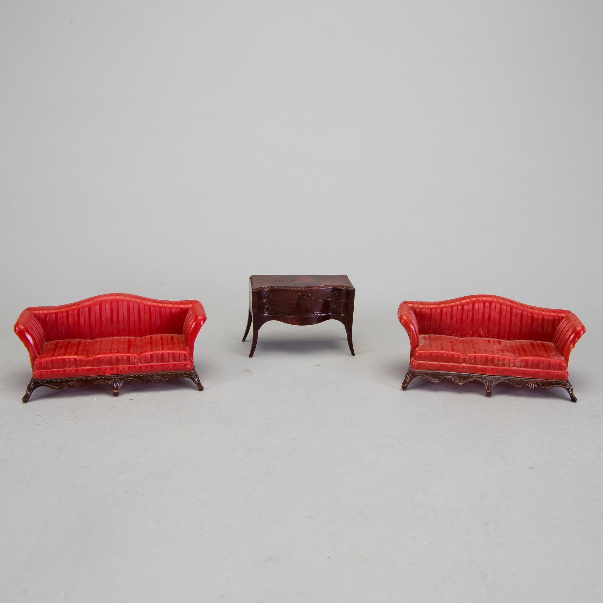 A lot of 26 pieces of plastic doll house furniture mostly by A Renwal products USA first half of the 20th century.