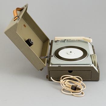 DIETER RAMS & WILHELM WAGENFELD, resegrammofon "PC3", Braun, formgiven 1957-58.