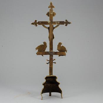 An 18th century bronze crucifix.