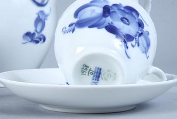 KAFFESERVISDELAR, 26 st, porslin, "Blå Blomst", Kongl Dansk.