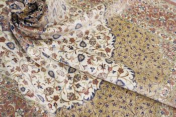 A silk Qum carpet, ca 295 x 195 cm.