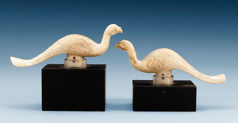 A pair of jade figures of birds, Qing dynasty (1644-1912). (2).