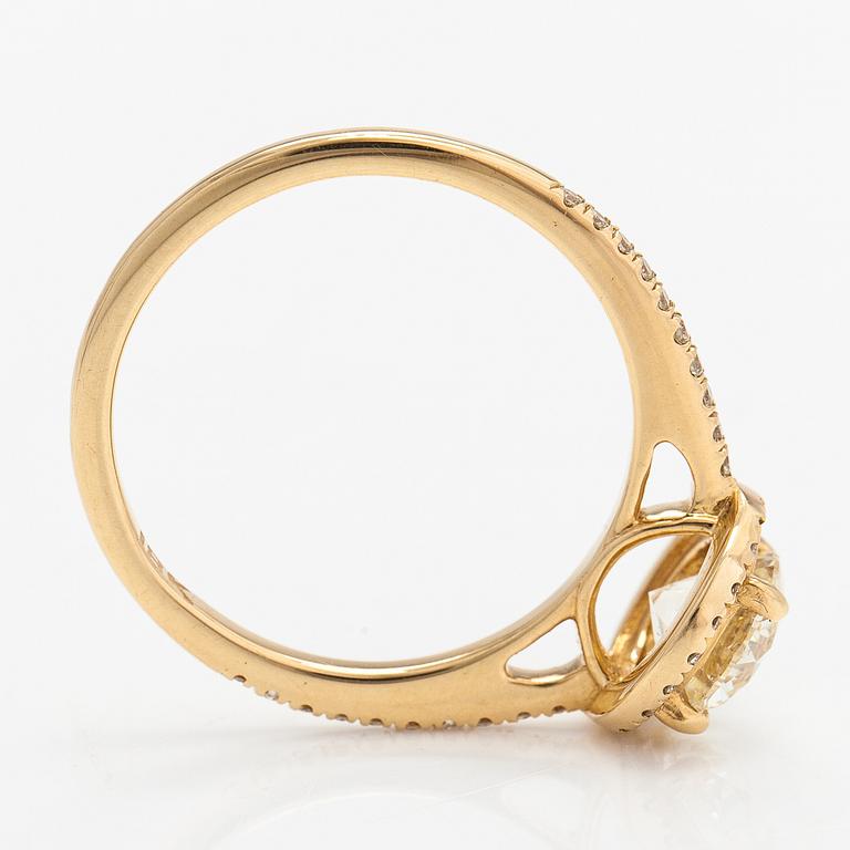 Ring, 18K guld, diamanter ca 1.20 ct totalt. Med AIG-certifkat.