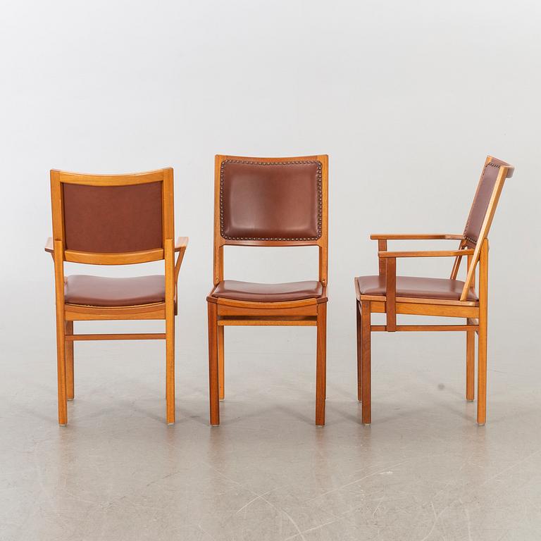 A DINNER TABLE MID 20TH CENTURY.