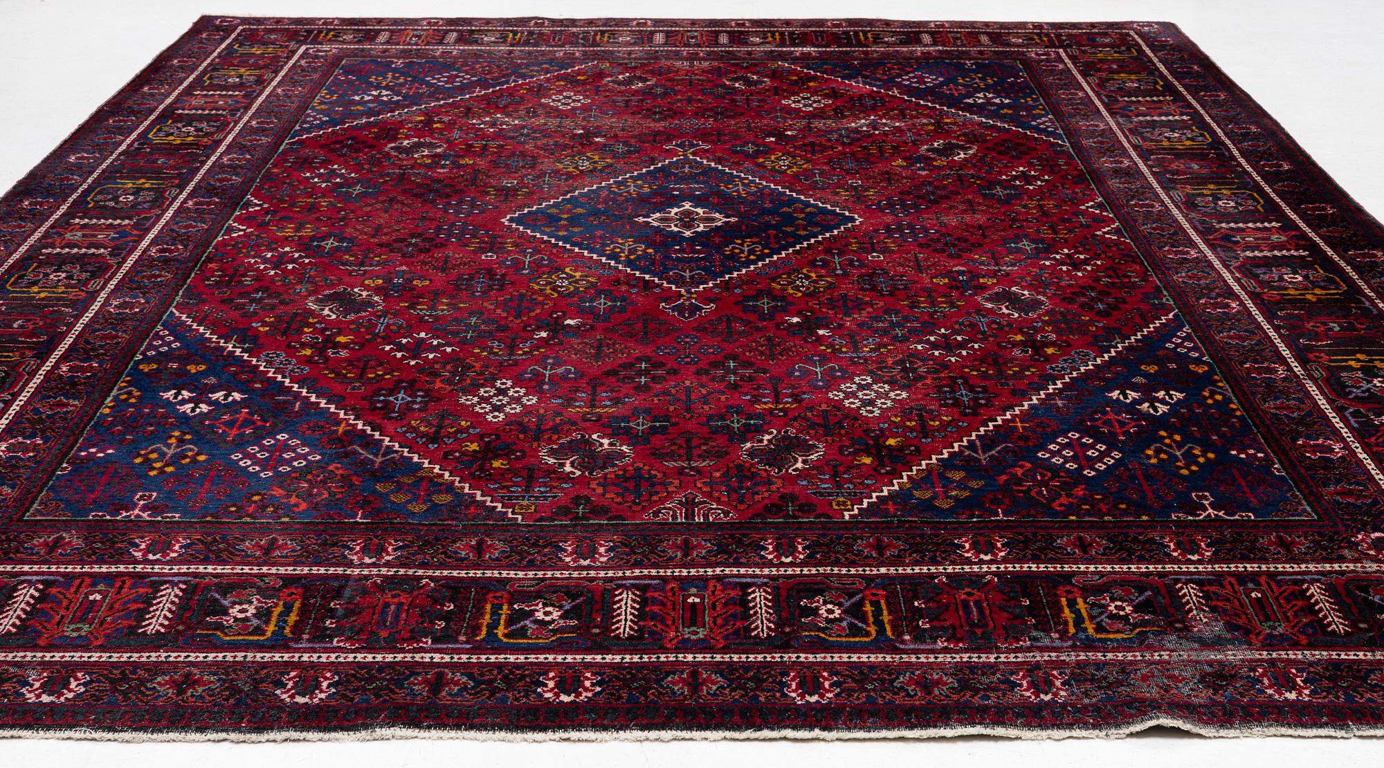 Carpet, oriental, approx. 385 x 290 cm.