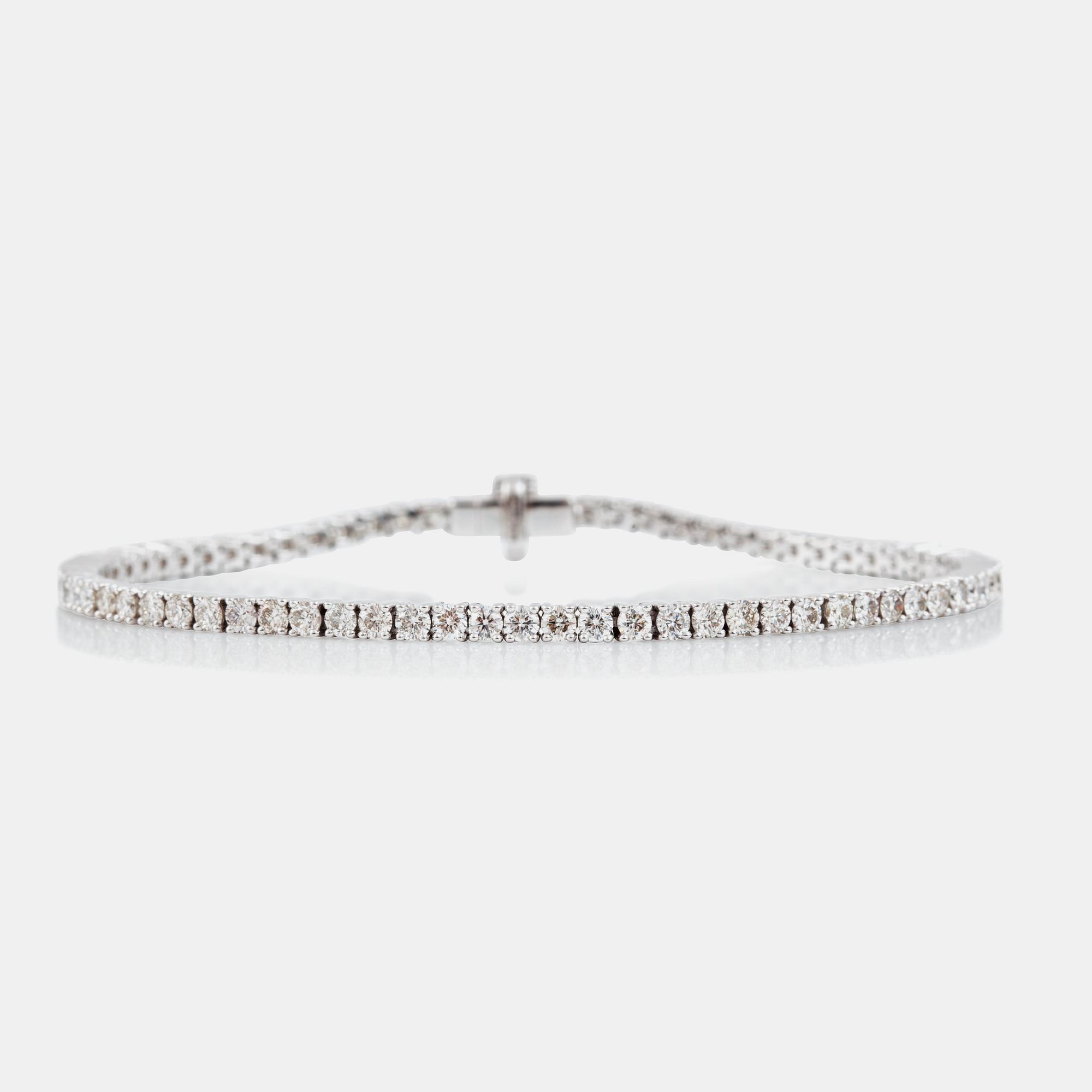A diamond bracelet, circa 4.00 cts in total.