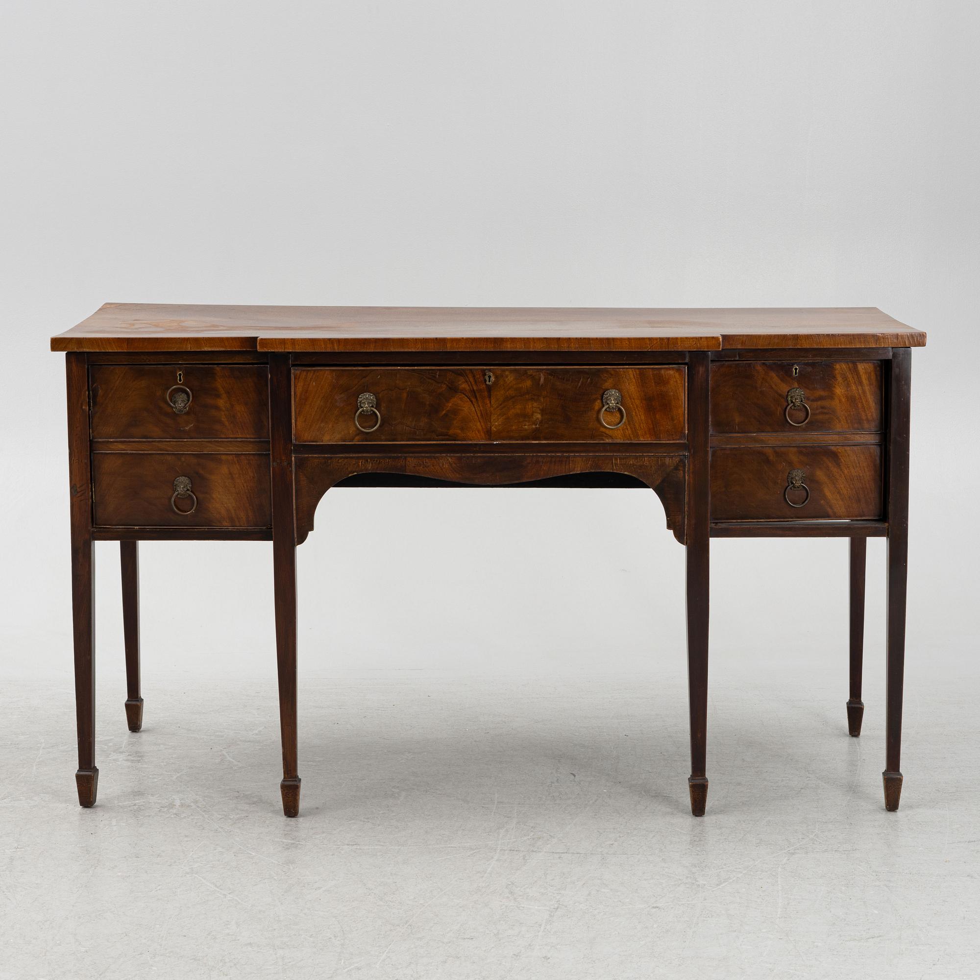 Sideboard, England, omkring 1900.